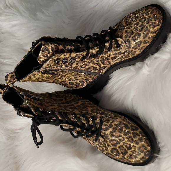 (NWOB) GUESS? LEOPARD 🐆 BOOTS SZ 5.5 (HEEL 2") - Picture 2 of 4